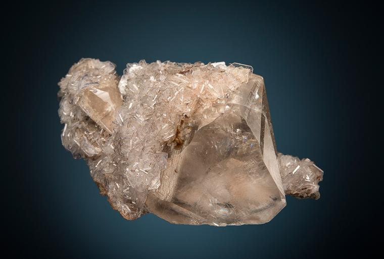 FLUORAPOPHYLLITE on CALCITE